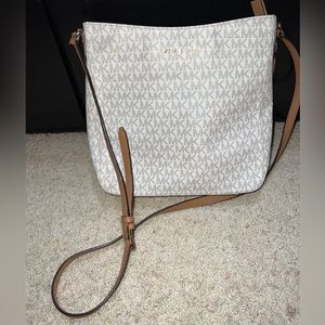 Michael Kors Crossbody Messenger